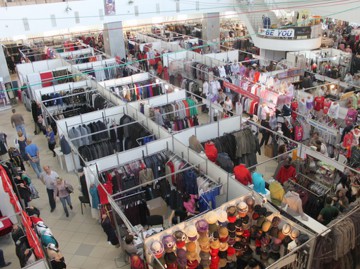 Târg de îmbrăcăminte şi încălţăminte la Constanţa